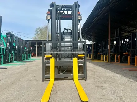 Komatsu  Бензиновый вилочный погрузчик с Японии! 1.5т 2014 года за 5 500 000 тг. в Алматы – фото 2
