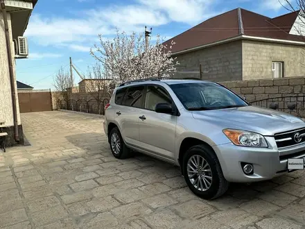 Toyota RAV4 2010 года за 8 000 000 тг. в Жанаозен