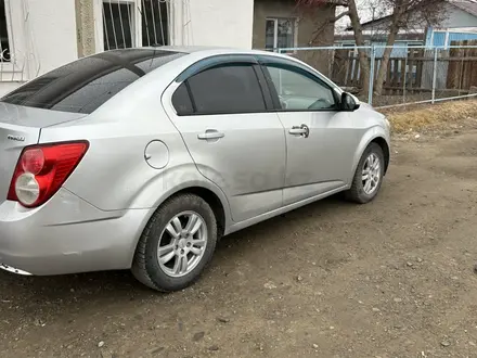 Chevrolet Aveo 2015 года за 3 900 000 тг. в Акжар – фото 2