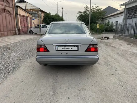 Mercedes-Benz E 220 1994 года за 5 000 000 тг. в Туркестан – фото 3