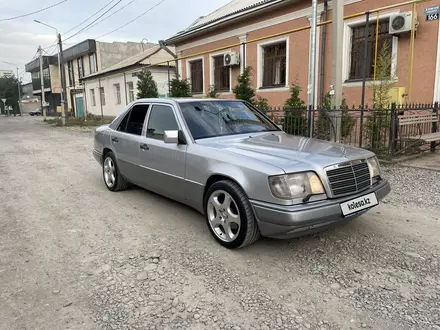 Mercedes-Benz E 220 1994 года за 5 000 000 тг. в Туркестан – фото 4