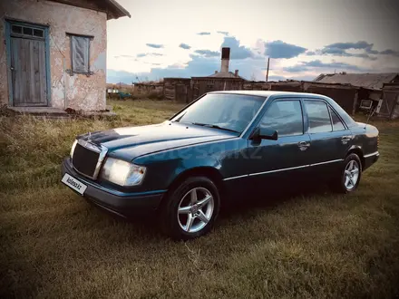 Mercedes-Benz E 260 1991 года за 1 290 000 тг. в Астана