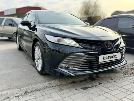 Toyota Camry 2021 года за 17 650 000 тг. в Алматы