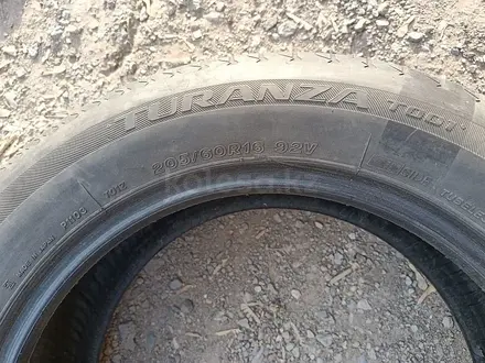 ТРИ шины 205/60 R16 — "Bridgestone Turanza T001" (Япония), летние за 45 000 тг. в Астана – фото 6