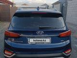 Hyundai Santa Fe 2019 года за 13 000 000 тг. в Алматы – фото 4