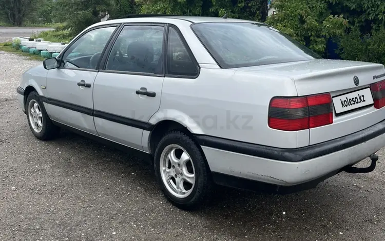 Volkswagen Passat 1995 годаүшін1 400 000 тг. в Усть-Каменогорск