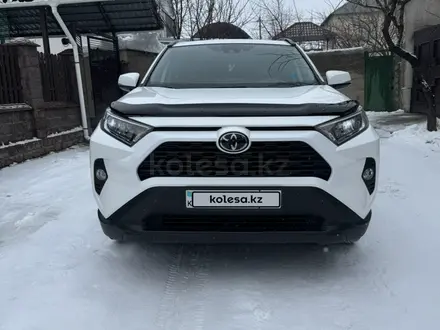 Toyota RAV4 2019 года за 15 500 000 тг. в Шымкент