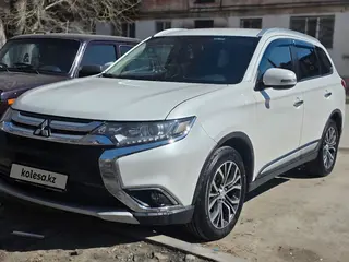 Mitsubishi Outlander, 2015