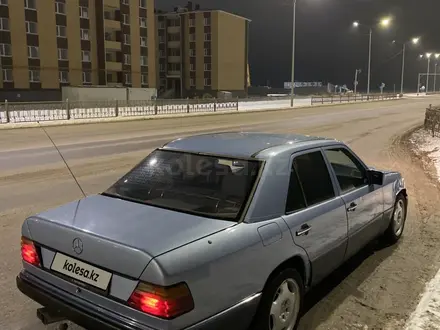 Mercedes-Benz E 260 1992 года за 2 300 000 тг. в Кокшетау – фото 3