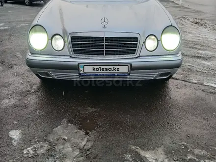 Mercedes-Benz E 280 1998 года за 3 850 000 тг. в Алматы – фото 18