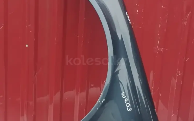 Переднее левое крыло на Mercedes-Benz W203 за 30 000 тг. в Караганда