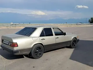 Mercedes-Benz E 230