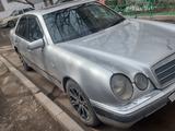 Mercedes-Benz E 230 1996 годаүшін2 100 000 тг. в Караганда