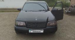 Mercedes-Benz C 220 1994 годаfor2 000 000 тг. в Астана