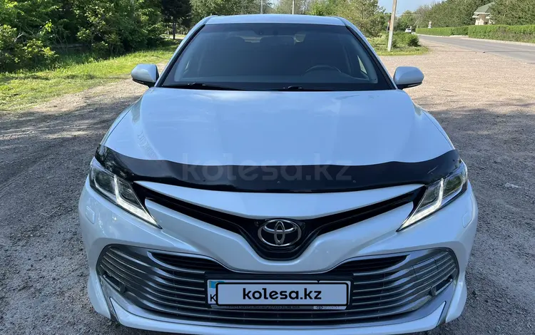 Toyota Camry 2018 года за 13 500 000 тг. в Алматы