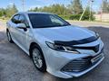 Toyota Camry 2018 года за 13 500 000 тг. в Алматы – фото 2