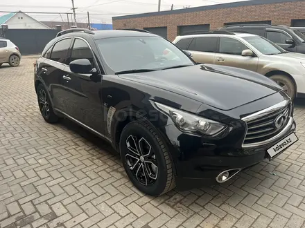 Infiniti QX70 2014 года за 11 500 000 тг. в Уральск – фото 3