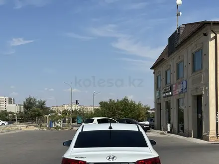 Hyundai Accent 2018 года за 7 500 000 тг. в Актау – фото 4