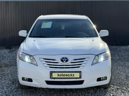 Toyota Camry 2007 года за 5 750 000 тг. в Актобе – фото 2