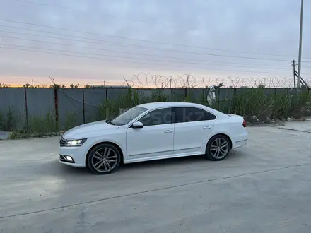 Volkswagen Passat 2017 года за 9 000 000 тг. в Атырау – фото 3