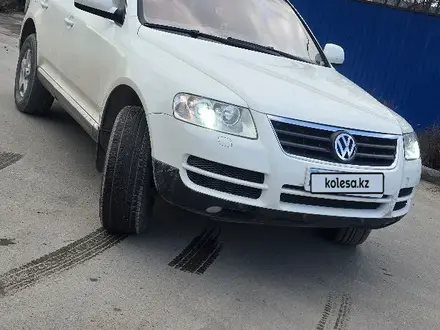 Volkswagen Touareg 2004 года за 4 600 000 тг. в Алматы – фото 3