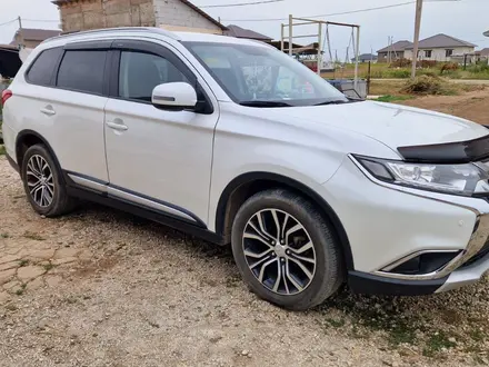 Mitsubishi Outlander 2018 года за 9 500 000 тг. в Астана