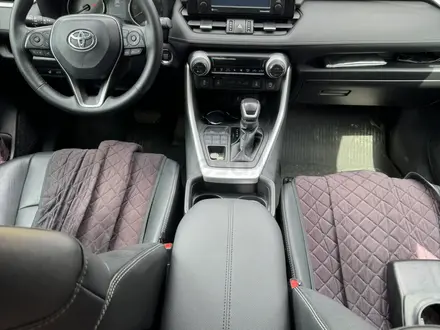 Toyota RAV4 2021 года за 15 000 000 тг. в Актобе – фото 5