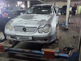 Mercedes-Benz C 180 2001 годаүшін1 500 000 тг. в Усть-Каменогорск – фото 2