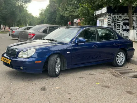 Hyundai Sonata 2003 года за 2 800 000 тг. в Уральск – фото 2