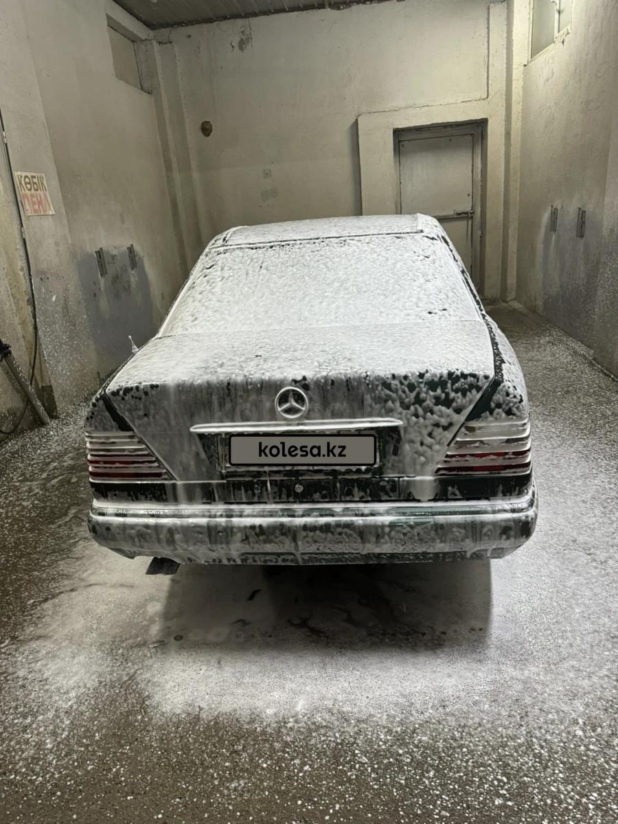 Mercedes-Benz E 220 1994 г.