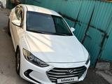Hyundai Elantra 2018 годаfor7 000 000 тг. в Алматы – фото 2