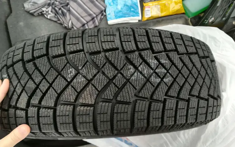 Шины Pirelli 265/65/r17 Ice Zero FRүшін75 000 тг. в Алматы