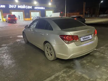 Chevrolet Cruze 2013 года за 3 800 000 тг. в Актобе – фото 4