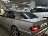 Mercedes-Benz E 320 2001 годаfor4 000 000 тг. в Семей – фото 4