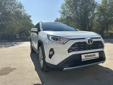 Toyota RAV4 2021 года за 15 500 000 тг. в Актобе – фото 4