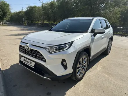 Toyota RAV4 2021 года за 15 500 000 тг. в Актобе – фото 3