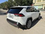 Toyota RAV4 2021 года за 15 500 000 тг. в Актобе – фото 5