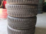 205/60R16 Bridgestone BLIZZAK Revo-2 за 90 000 тг. в Алматы