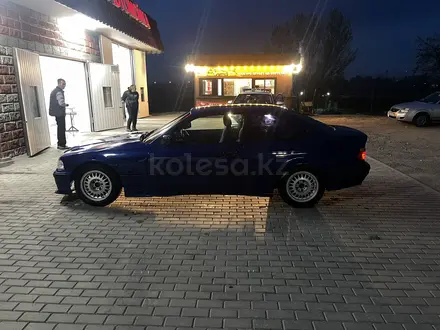 BMW 320 1993 года за 1 900 000 тг. в Алматы – фото 3