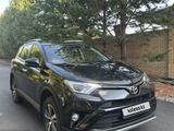 Toyota RAV4 2015 года за 9 300 000 тг. в Караганда