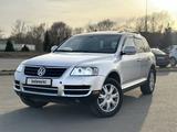 Volkswagen Touareg 2004 года за 4 750 000 тг. в Усть-Каменогорск – фото 2