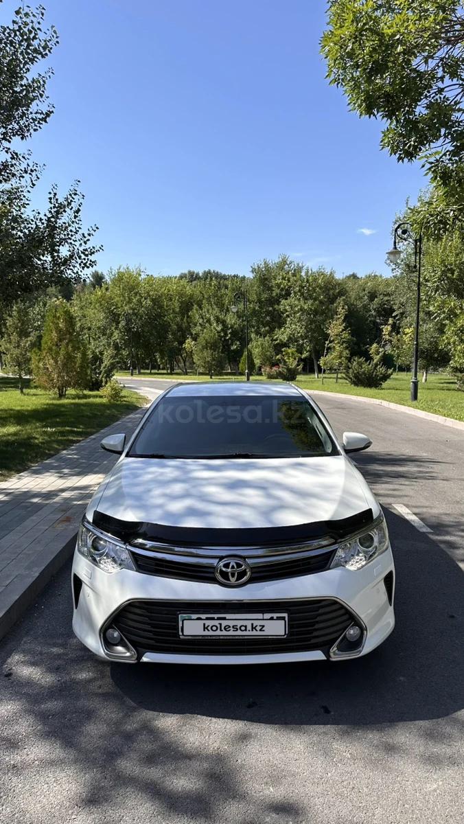 Toyota Camry 2015 г.