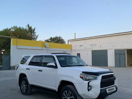 Toyota 4Runner 2015 года за 14 500 000 тг. в Актау