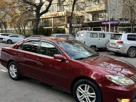 Toyota Camry 2004 года за 4 950 000 тг. в Алматы – фото 2