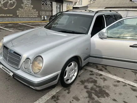 Mercedes-Benz E 230 1997 года за 2 950 000 тг. в Тараз – фото 27