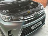 Toyota Highlander 2017 года за 13 300 000 тг. в Актобе – фото 2