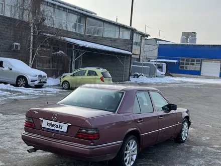Mercedes-Benz E 220 1995 года за 1 250 000 тг. в Алматы – фото 11