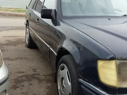 Mercedes-Benz E 200 1995 года за 2 500 000 тг. в Астана – фото 3