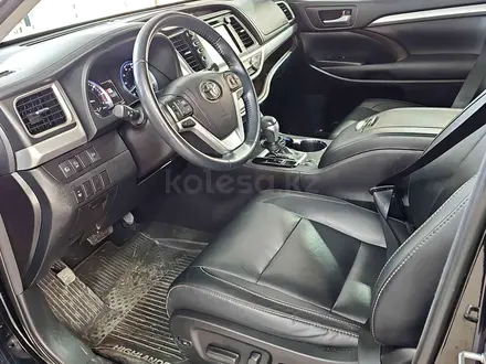 Toyota Highlander 2018 года за 10 000 000 тг. в Алматы – фото 13