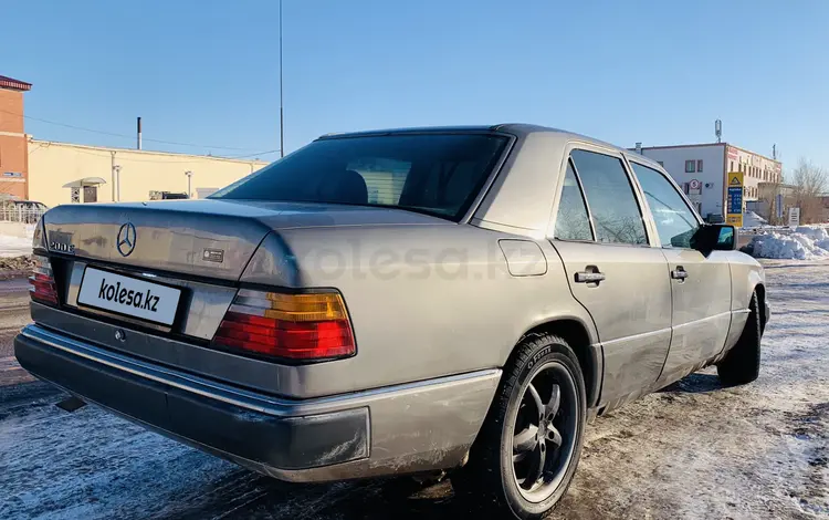 Mercedes-Benz E 230 1990 года за 1 200 000 тг. в Астана